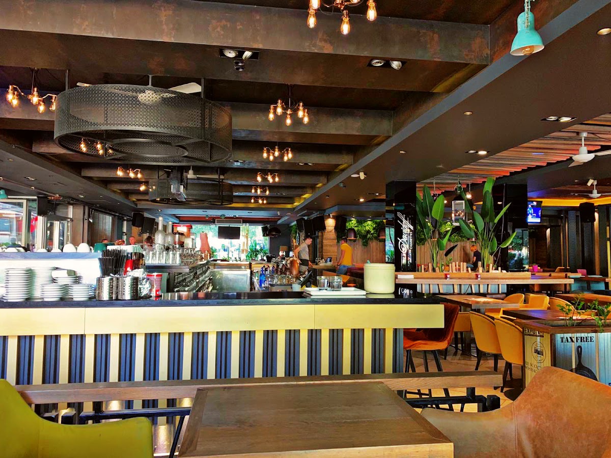 Safari Cafe Pizzeria